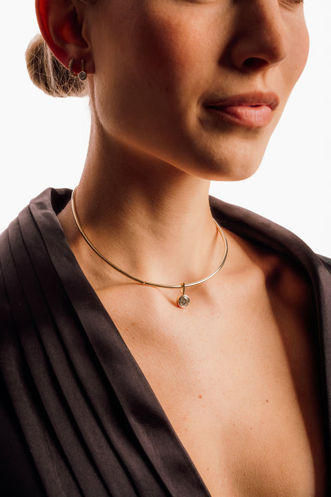 Round Pendant on Wire Choker