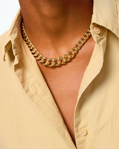 Woman wearing a gold-tone graduating link necklace. 