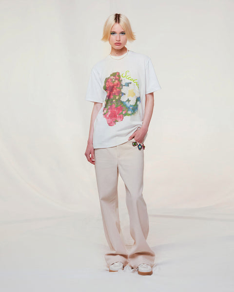 Another model styled wearing the Flovi Flower Crochet Detailed Jeans with a white graphic tee.